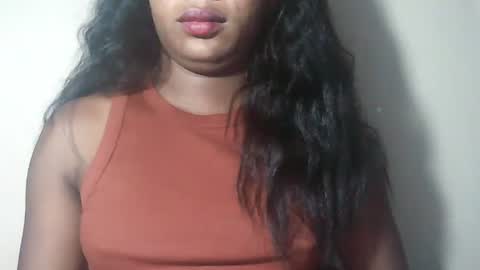 lovelylarra online show from April 5, 7:00 pm