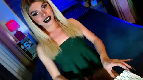 Snapshot of lovelymiss_shyna11 chatting on September 27, 10:35 am lovelymiss_shyna11 online show from September 27, 10:35 am