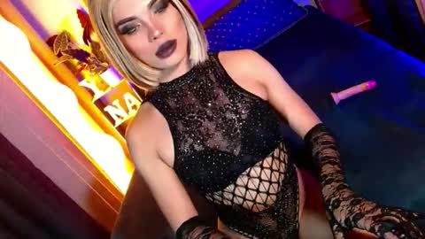 lovelymiss_shyna11 online show from April 21, 8:10 am