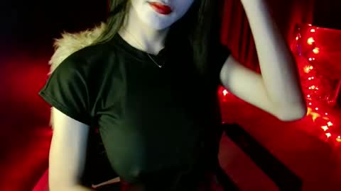 lovelypetite143 online show from April 9, 7:47 am