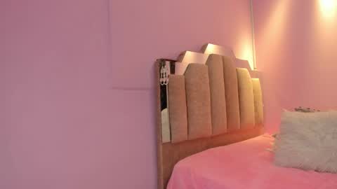 L O V E  online show from September 30, 12:15 pm