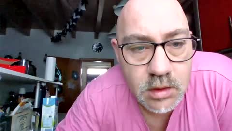 lover010983 online show from February 16, 8:10 am