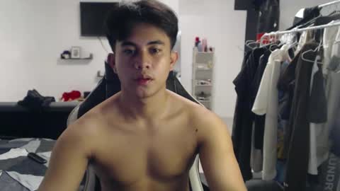 Snapshot of loverboyph04 chatting on September 27, 5:32 pm loverboyph04 online show from September 27, 5:32 pm