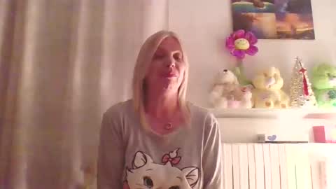 Marlyn online show from May 2, 10:15 pm