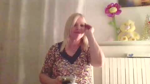 Marlyn online show from May 9, 9:43 pm