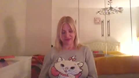 Marlyn online show from May 13, 9:13 pm