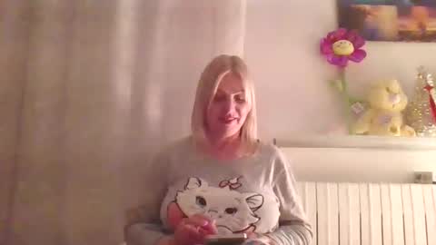 Marlyn online show from May 12, 7:34 pm