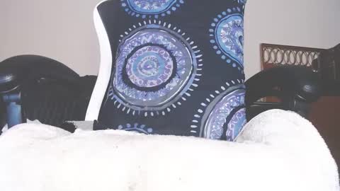 lovetobeused online show from October 19, 12:54 pm