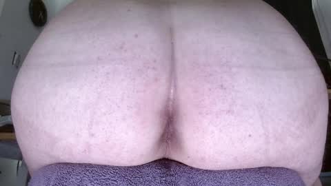 lovesurass2 online show from April 6, 7:26 pm