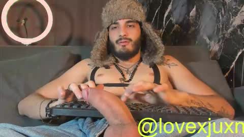 lovexjuxn77 online show from March 17, 8:14 pm