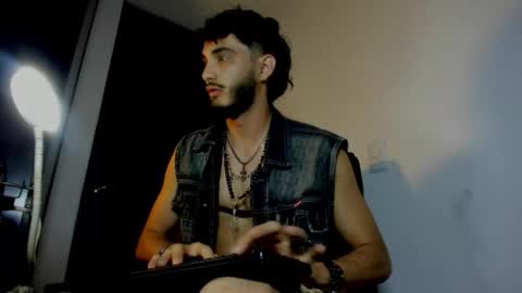 lovexjuxn77 online show from February 24, 7:17 pm