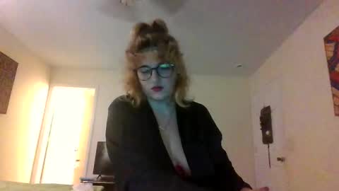 StacyMaeWish online show from April 4, 1:23 am