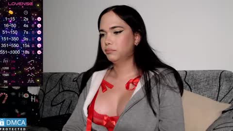 luara_ online show from December 6, 5:38 pm