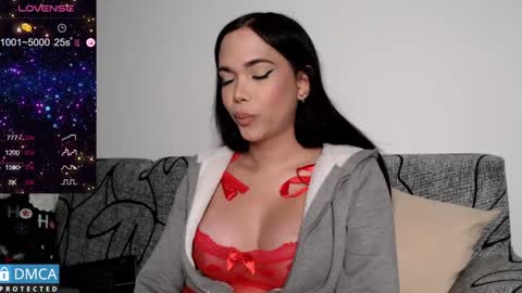 luara_ online show from December 6, 2:33 pm