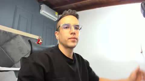 luca_morettii online show from December 18, 12:44 pm