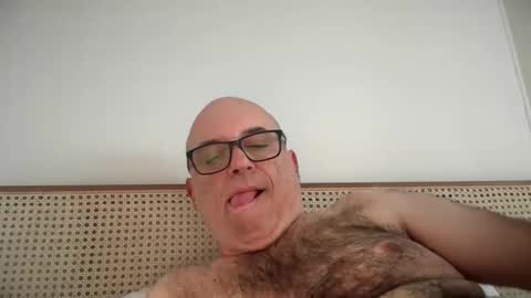 Snapshot of lucas10004 chatting on October 4, 2:09 am lucas10004 online show from October 4, 2:09 am