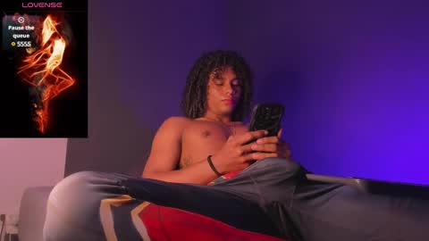 Snapshot of lucas_eevans07 chatting on February 28, 7:35 pm   online show from February 28, 7:35 pm