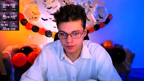 lucas_long_ online show from October 26, 9:32 am