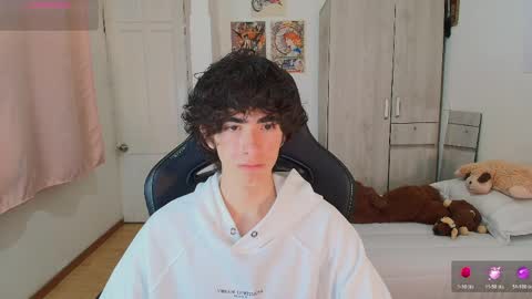 lucas_xo online show from May 22, 5:47 am