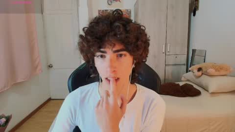 lucas_xo online show from February 3, 3:04 am