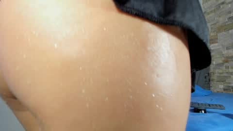 L u c i a  online show from April 17, 10:01 pm