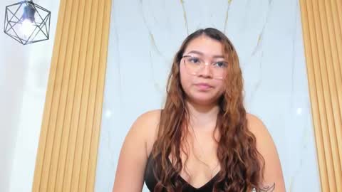 lucianavalenti online show from March 18, 11:49 am