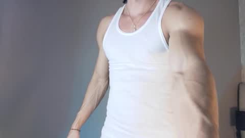 Snapshot of luciano_ferrer chatting on October 9, 8:47 pm Luciano online show from October 9, 8:47 pm
