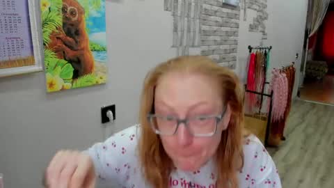 lucky_licky20 online show from April 13, 12:48 am