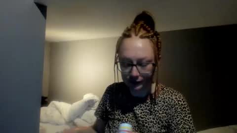 lucky_licky20 online show from March 5, 4:32 am