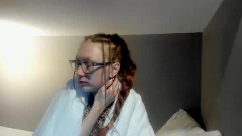 lucky_licky20 online show from March 18, 4:40 am