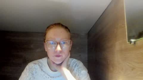 lucky_licky20 online show from February 4, 4:15 am