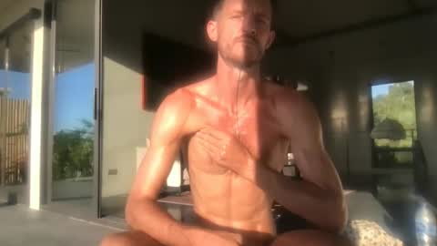 Snapshot of luckyluckylukas chatting on October 12, 10:08 am LuckyLukas online show from October 12, 10:08 am