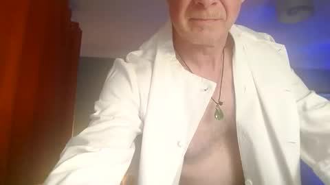 luckypuppy222 online show from June 8, 9:27 pm