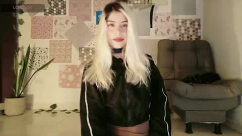 luckysapphire777 online show from June 22, 1:40 pm