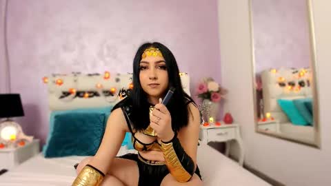 Mia online show from October 31, 6:19 pm