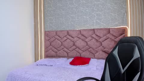 Lucy Greys online show from March 5, 5:18 pm