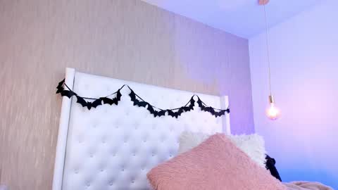 Lucy online show from October 31, 2:39 pm