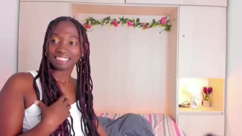 lucykleiin online show from October 22, 1:24 pm