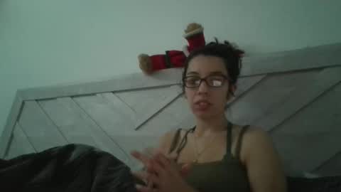 lucylitt25 online show from April 20, 1:36 pm