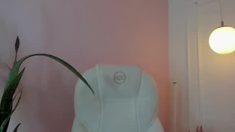 Lucy online show from December 15, 4:30 am