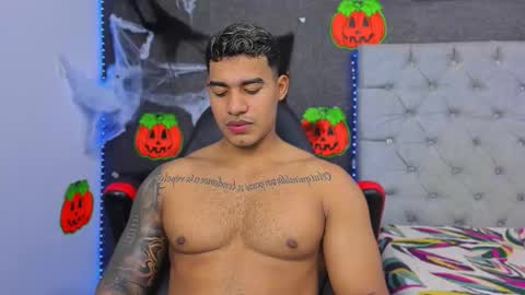 Luigi Independent model online show from October 12, 6:21 pm