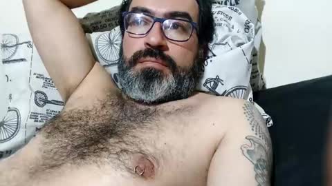 Snapshot of luis2988z chatting on October 21, 1:54 am Hairyman online show from October 21, 1:54 am
