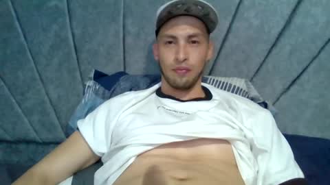 luis_vergon__ online show from August 1, 4:14 am