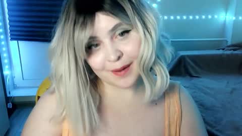 lulovia online show from March 29, 10:44 pm