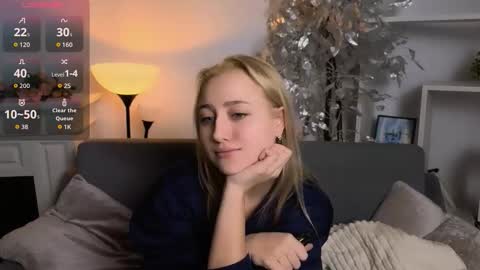 Lily online show from December 17, 10:05 pm