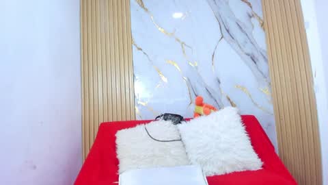 LULU online show from March 31, 7:36 pm