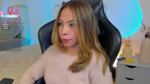 luluuberry online show from February 12, 10:35 pm