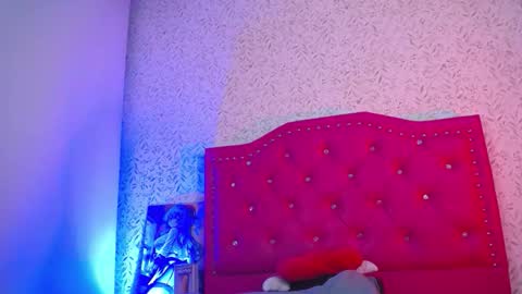 Snapshot of luly_blue chatting on October 18, 5:00 am Luly online show from October 18, 5:00 am