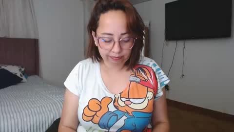 Snapshot of lumi_84 chatting on February 2, 4:05 am LUMI online show from February 2, 4:05 am