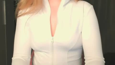 luna1vibe online show from April 3, 4:52 am